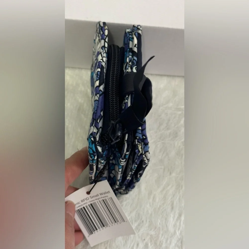 Vera Bradley Blue and Black Paisley Wallet💙 - Picture 3 of 11